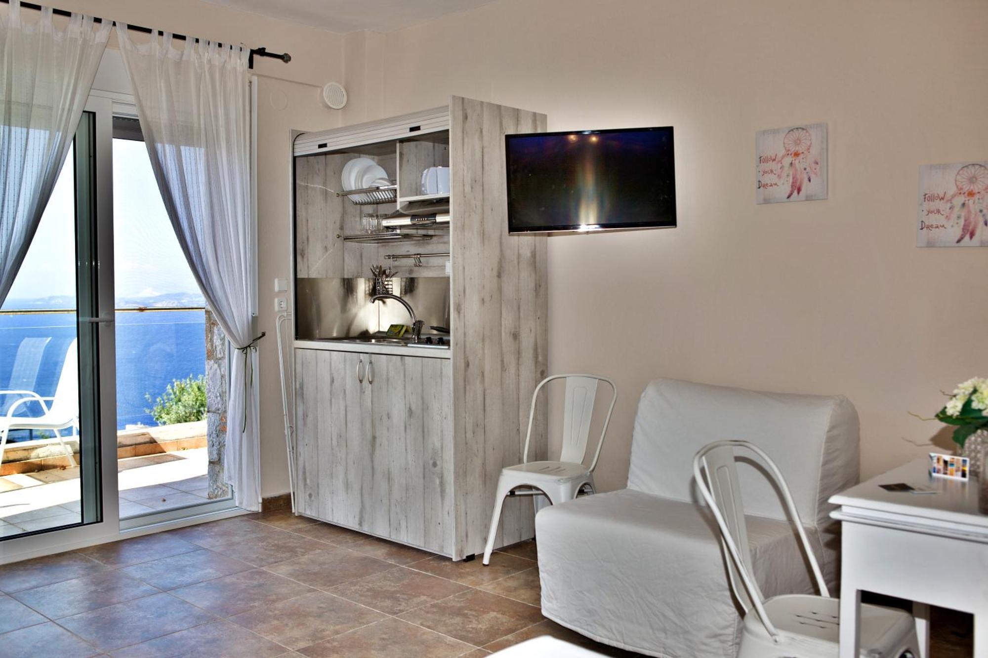 Axion Esti Apartments Skopelos Town Room photo